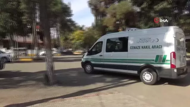 Kafasına kalas düşen inşaat ustası öldü