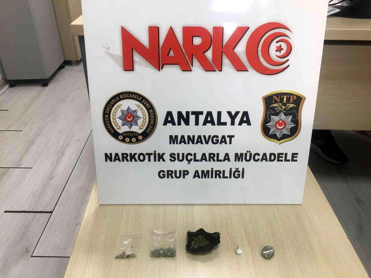 Manavgat Emniyeti\'nden \'Huzurlu Sokaklar ve Metruk Binalar Uygulaması\'