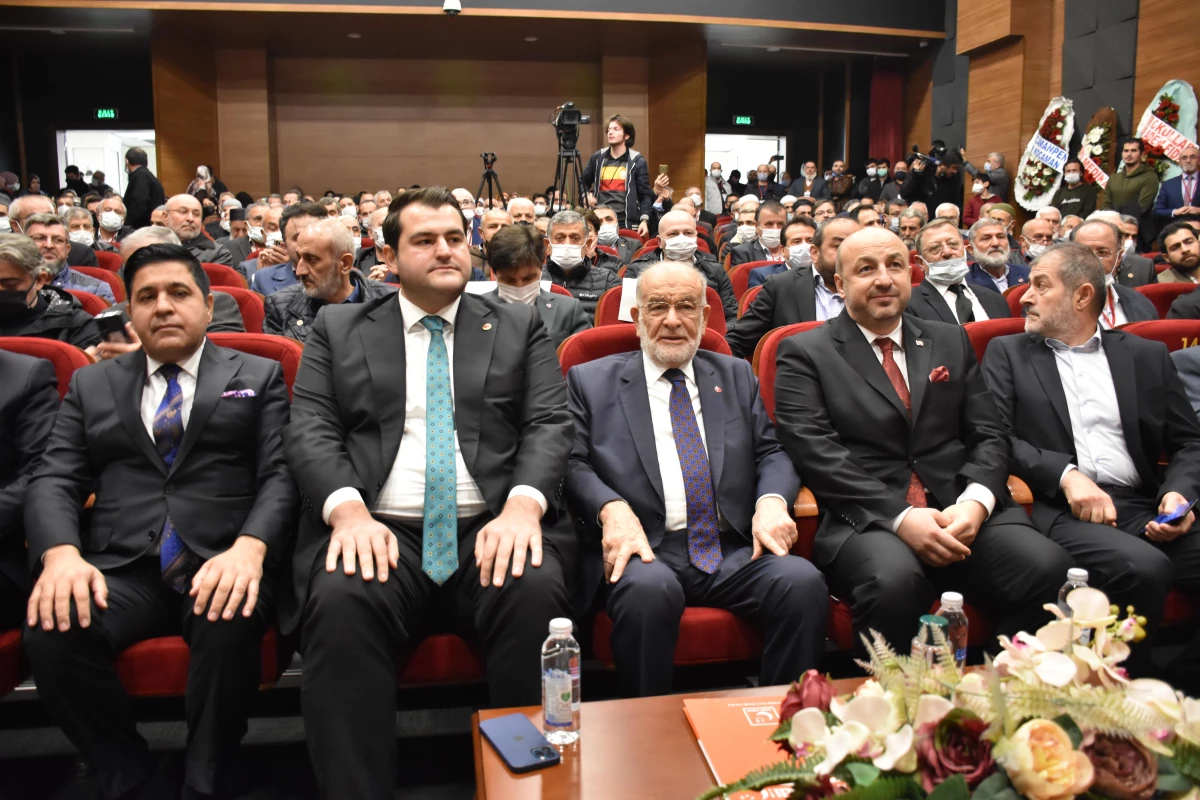 Saadet Partisi Genel Başkanı Karamollaoğlu partisinin Pendik İlçe Kongresi\'ne katıldı
