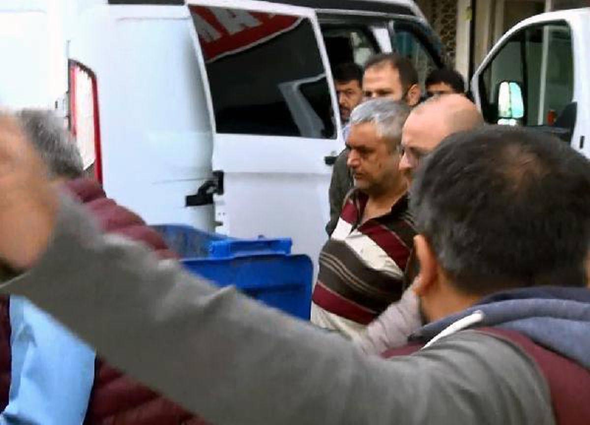 Tartıştığı babasını, boğazını keserek öldürdü