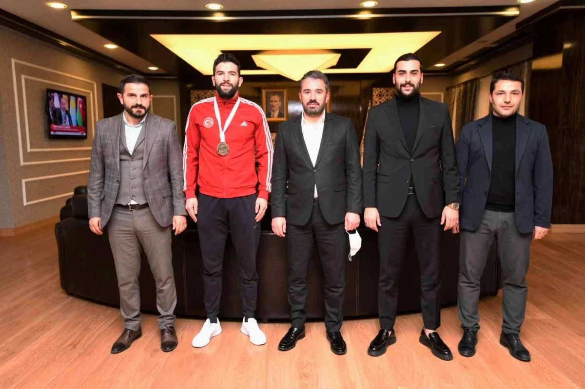 Avrupa Şampiyonu Ahmet Rasim Pala\'dan Başkan Ertuğrul Çetin\'e Ziyaret