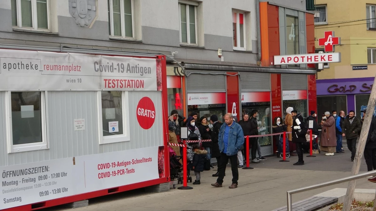 Avusturya\'da aşısızlara yönelik sokağa çıkma kısıtlaması yürürlüğe girdiAvusturyalılar Covid-19 aşı merkezlerine akın etti