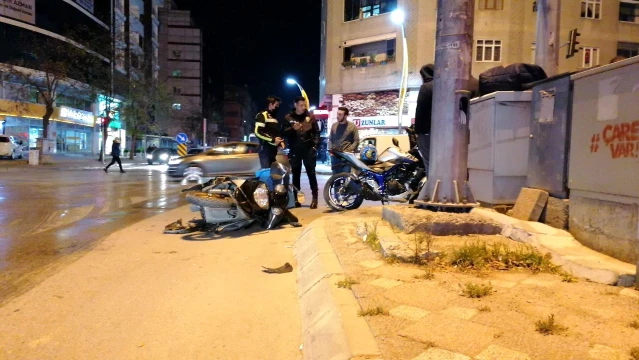 Gebze'de iki motosiklet kavşakta çarpıştı: 2 yaralı