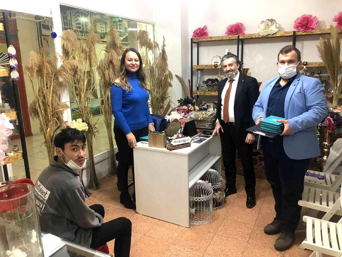 Gönül elçileri, esnafa destek vermeye devam ediyor