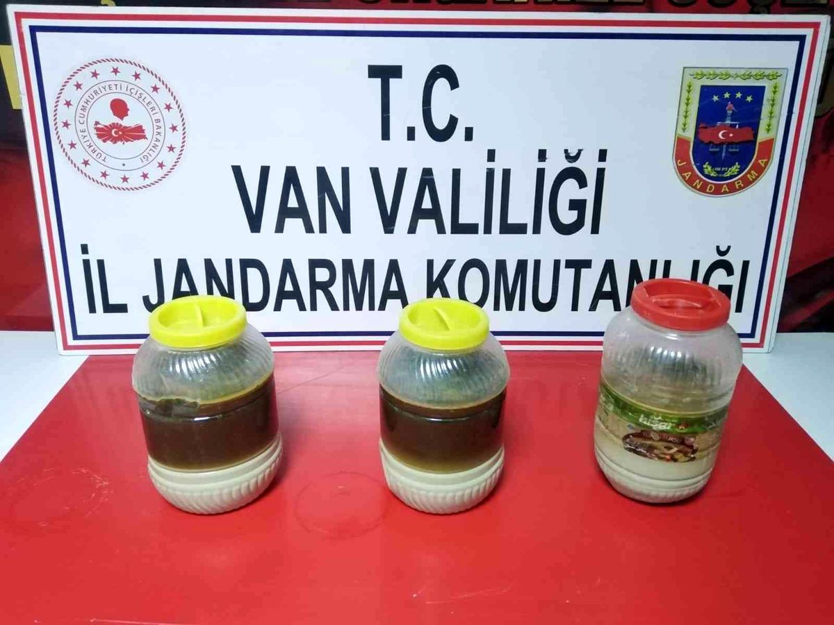 Gürpınar\'da 12 kilo 166 gram metamfetamin ele geçirildi