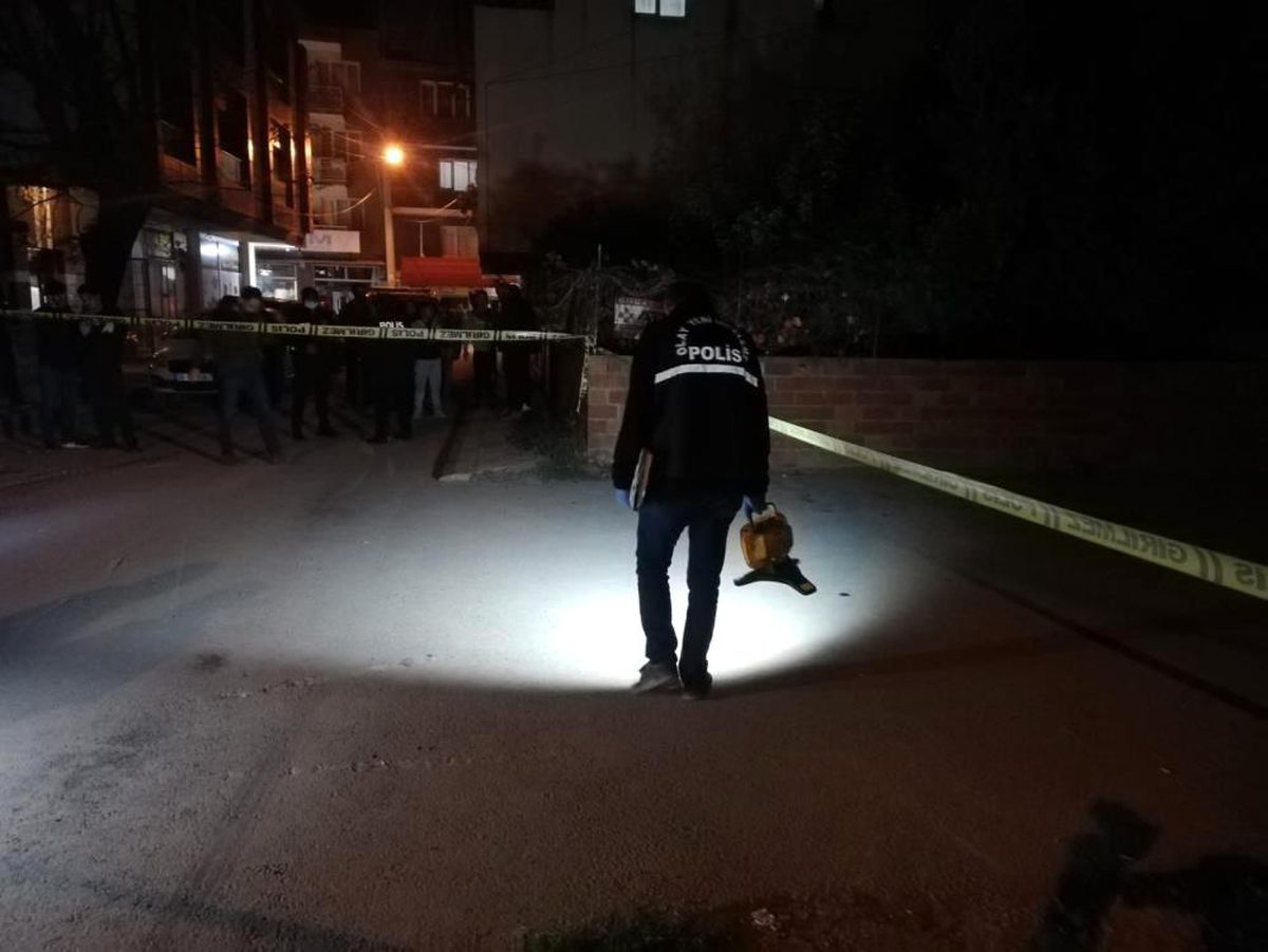 İzmir\'deki cinayetin şüphelisi suç aletiyle yakalandı