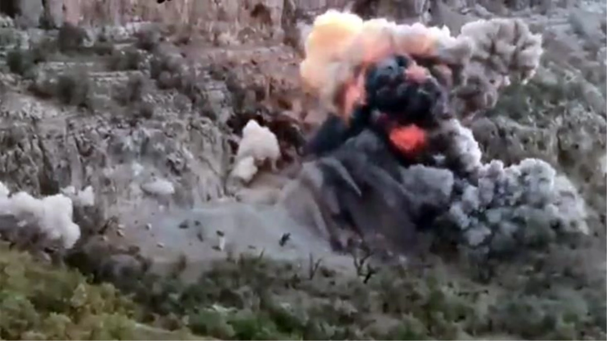 Mehmetçik\'in, terör örgütü PKK\'nın "Girilemez" dediği mağaraları yerle yeksan ettiği görüntüler paylaşıldı