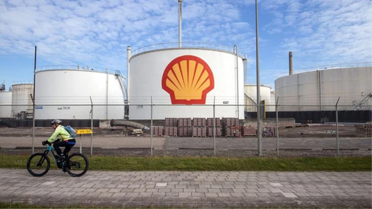 Merkezini İngiltere\'ye taşıma kararı alan enerji lideri Royal Dutch Shell ismini değiştiriyor