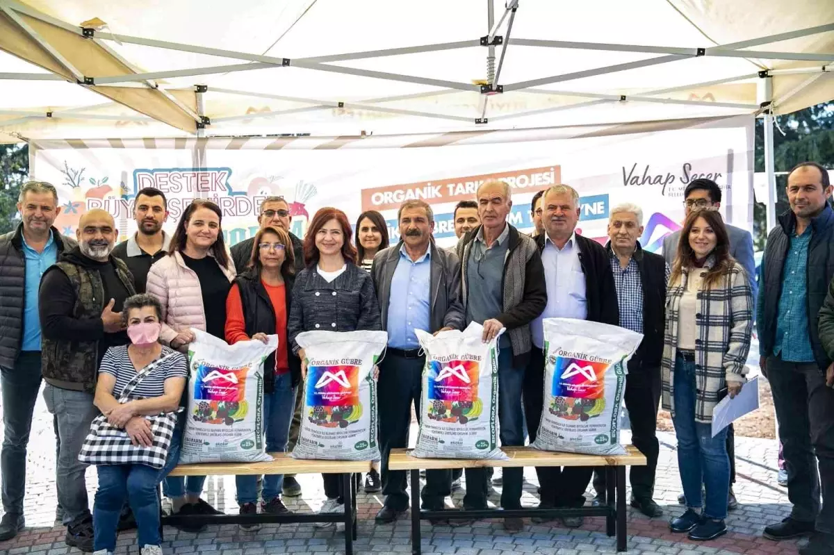 Mersin Büyükşehir Belediyesi, 100 üreticiye 25 ton organik gübre dağıttı