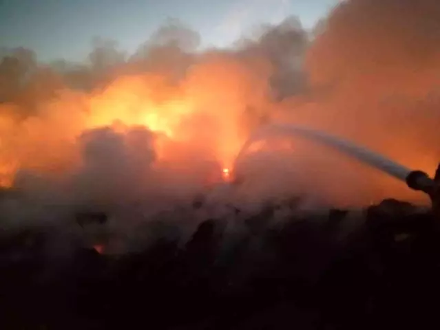 Samandağ'da çöp alanındaki yangın korkuttu