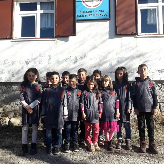 Samsunspor'dan 81 ildeki köy okullarına forma hediyesi