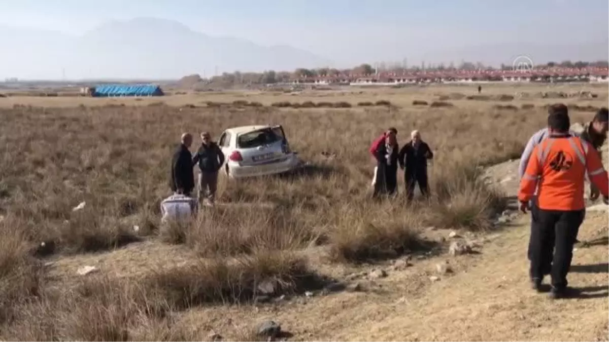 Şarampole devrilen otomobildeki 4 kişi yaralandı