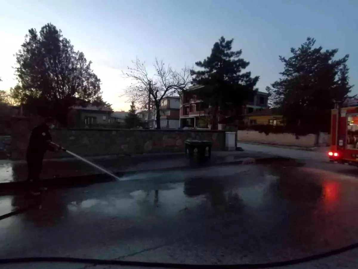 Son dakika haber | Tırdan yola sızan klor gazı itfaiye tarafından temizlendi