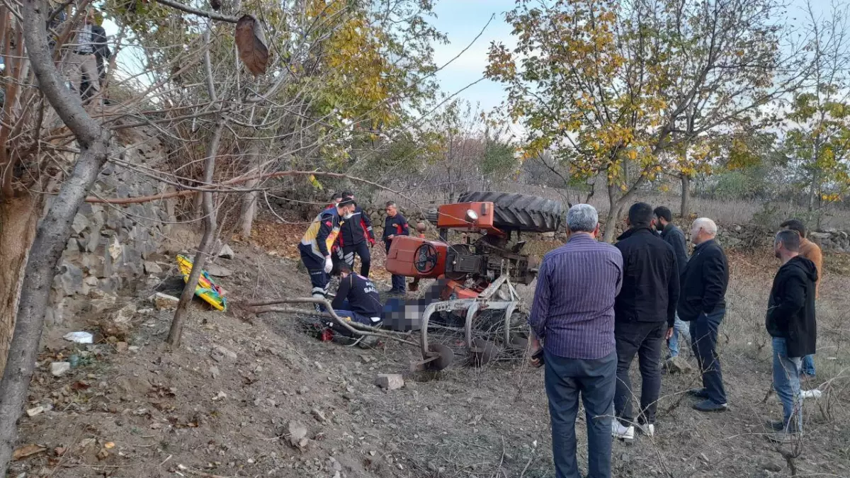 Son dakika... Tokat\'ta devrilen traktörün sürücüsü öldü