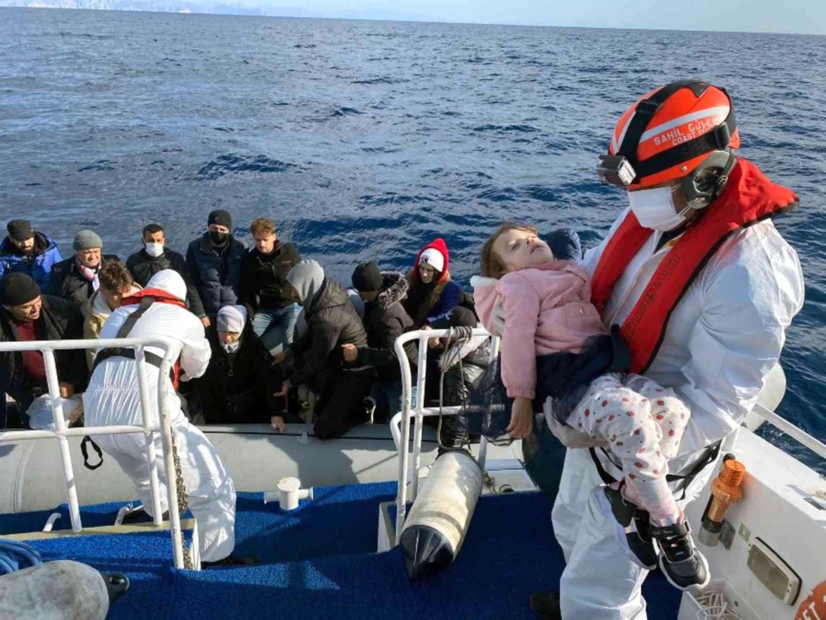 Yunan unsurlarının göçmenlere zulmü kadın-çocuk dinlemiyor