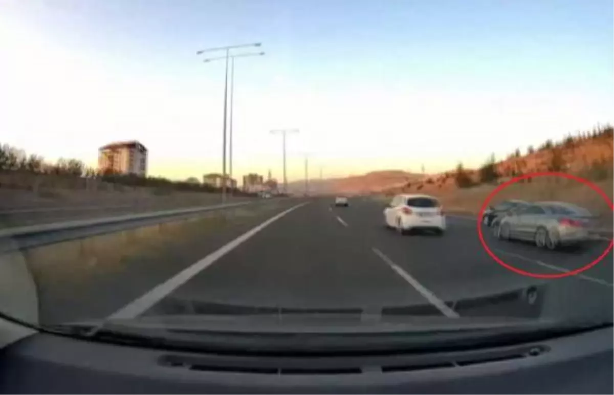 Son dakika haberleri! Ankara\'da \'makas\' kazası araç kamerasında