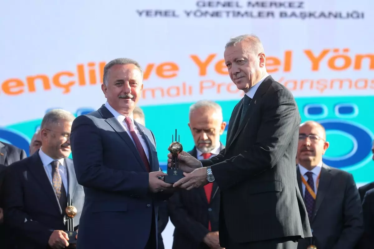 Bağcılar\'a, Yerel Yönetimler Gençlik Festivali\'nde "Spor Kenti" ödülü verildi