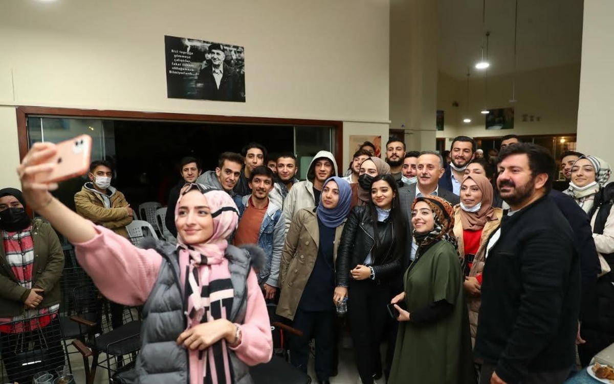 Bağcılar Belediyesinden üniversite öğrencilerine eğitim yardımı