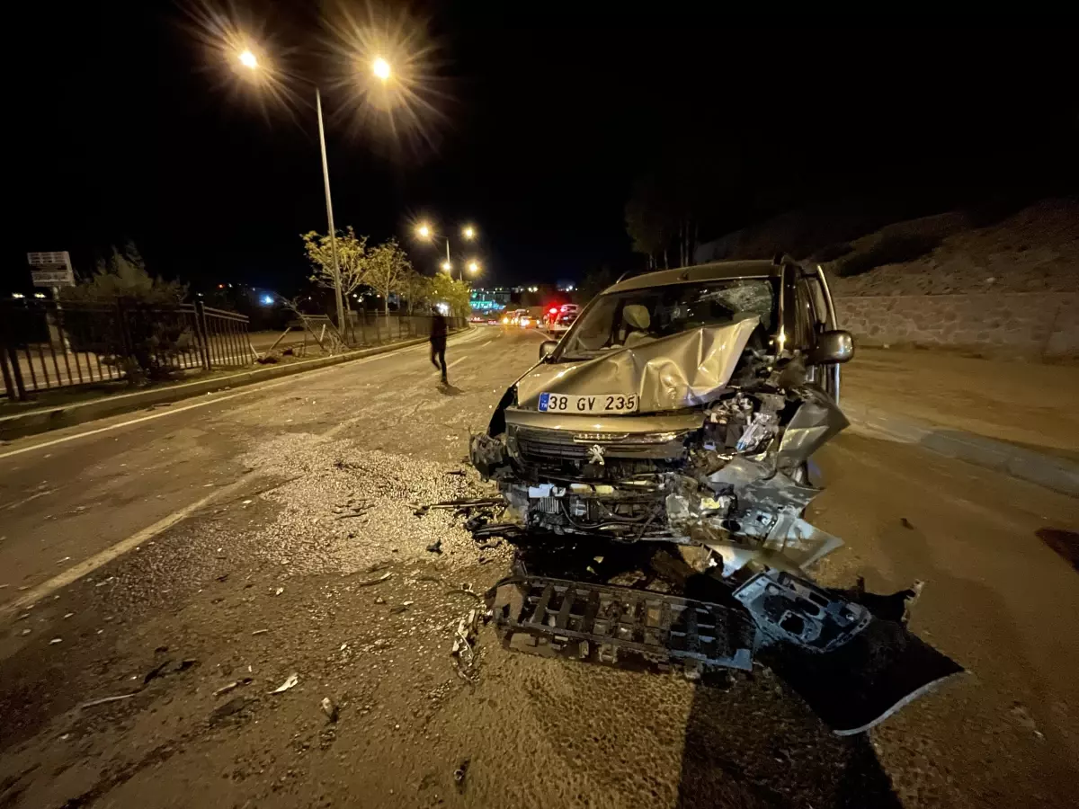 Trafik kazasında 2 kişi yaralandı