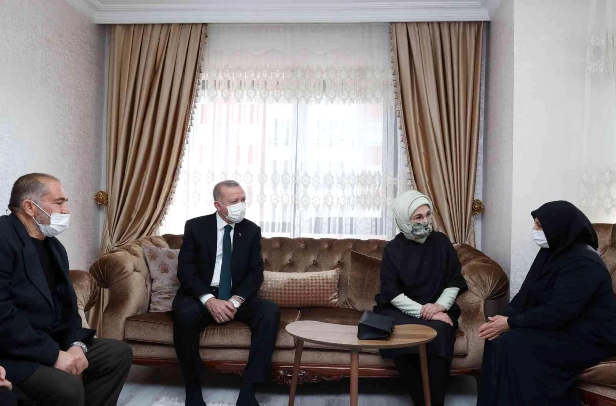 Cumhurbaşkanı Erdoğan\'dan Başak Cengiz\'in ailesine taziye ziyareti