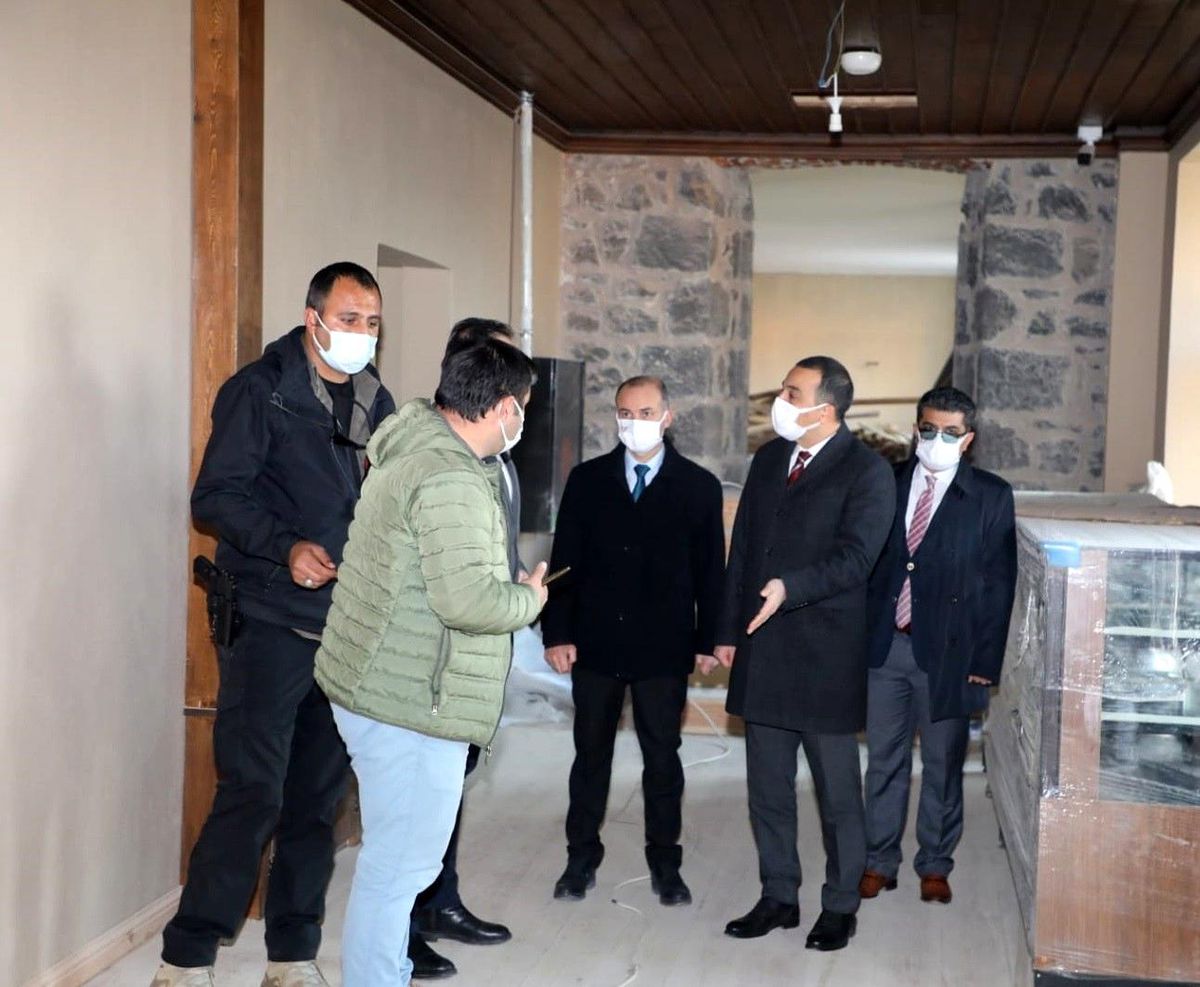 Kars\'ta Polisevi\'nin yapımı sürüyor