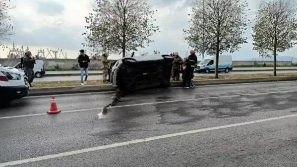 KARTAL'DA OTOMOBİL DEVRİLDİ; SÜRÜCÜ YARALANDI