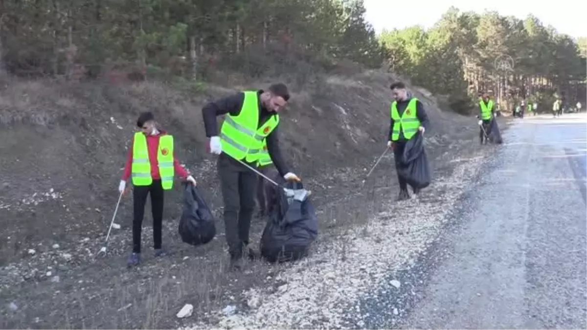 KASTAMONU - Üniversiteli gönüllüler çevre temizliği yaptı