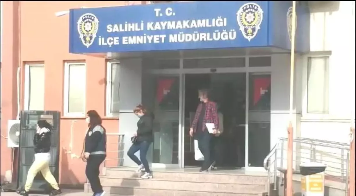 Manisa\'da fuhuş operasyonu: Özbekistanlı 3 kadın sınır dışı edildi