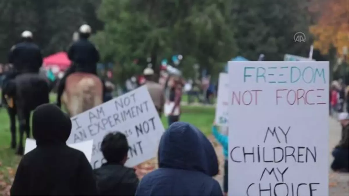 SACRAMENTO - Kaliforniya\'da öğrenciler aşı zorunluluğunu protesto etti