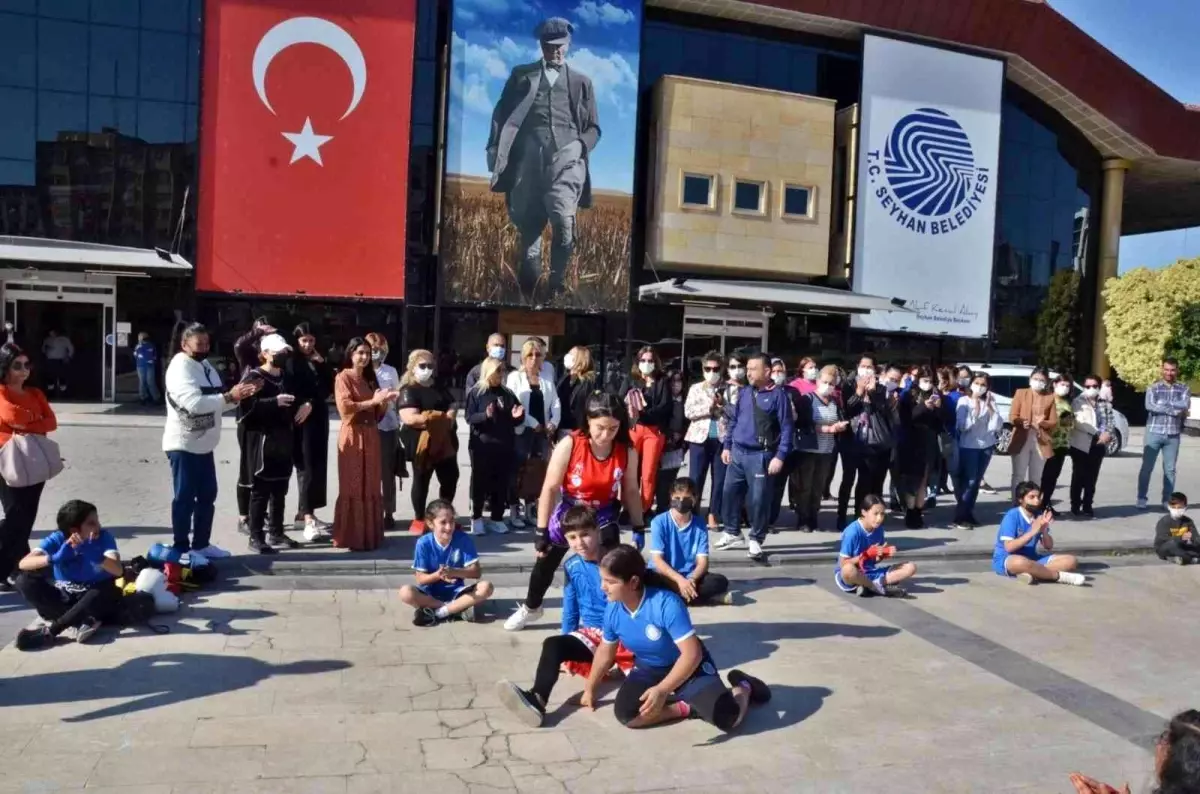 Savunma gösterisiyle "Başak Cengiz cinayetine" dikkat çektiler