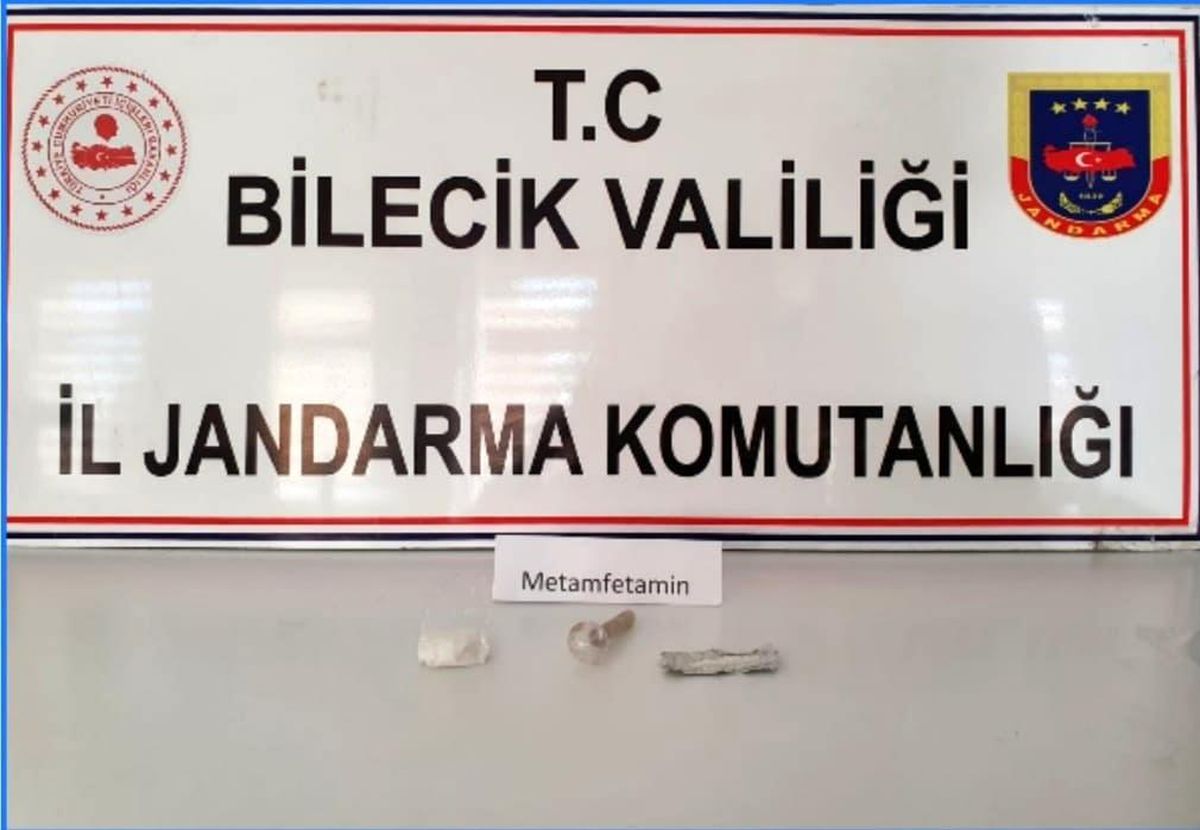 Şüpheli araçtan uyuşturucu madde çıktı
