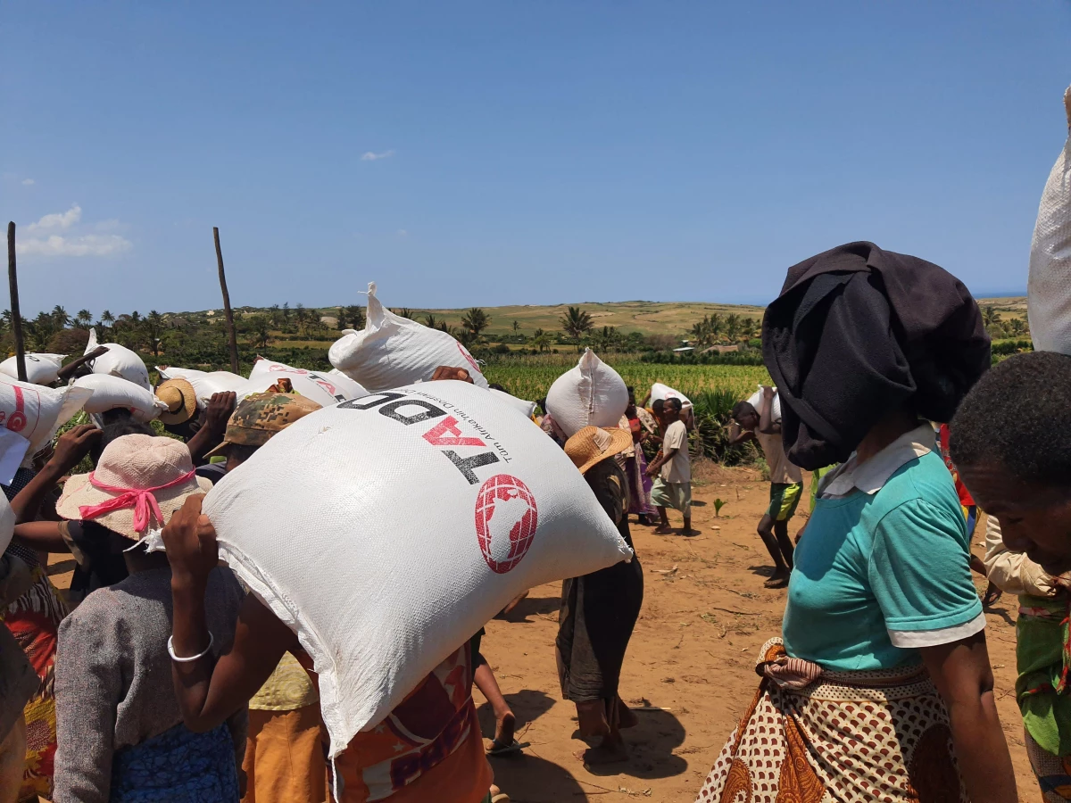 TADD\'dan Madagaskar\'daki ihtiyaç sahiplerine gıda yardımı