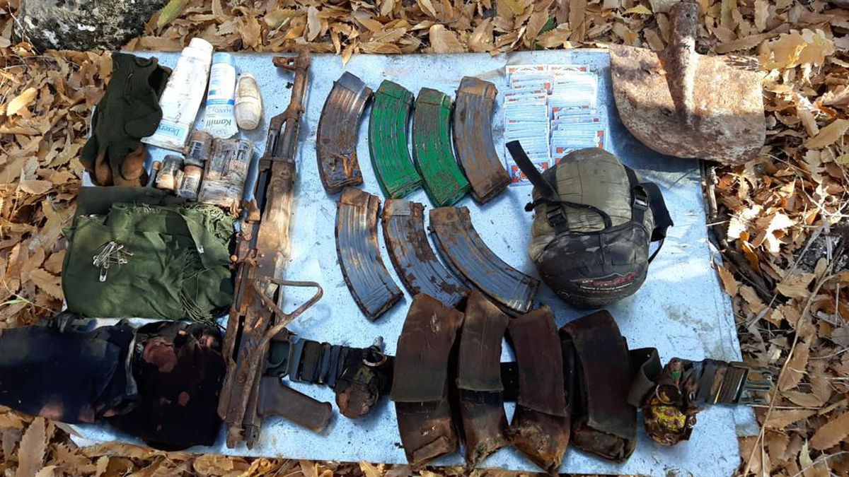 Son dakika... Tunceli\'nin Pertek ilçesinde teröristlere ait silah ve mühimmat ele geçirildi