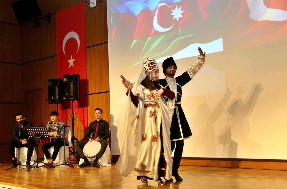 Üniversite öğrencileri, Karabağ zaferini coşkuyla kutladı