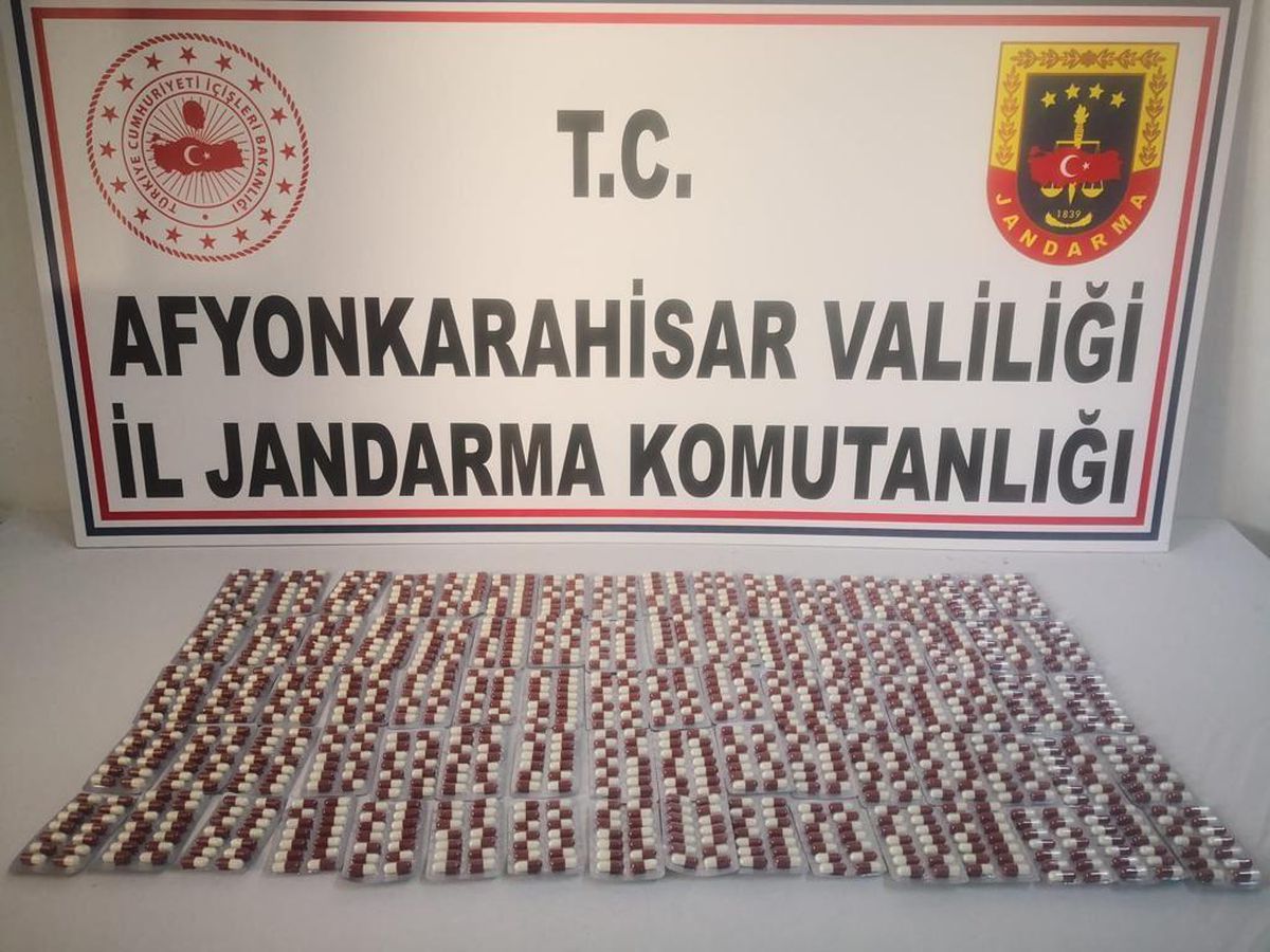Afyonkarahisar\'da uyuşturucu operasyonunda 3 zanlı tutuklandı