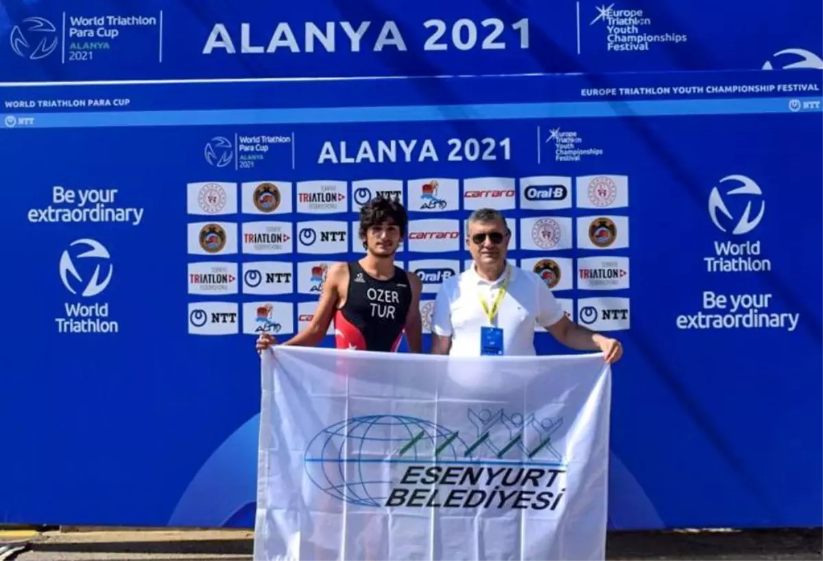 Başkan Bozkurt, Paratriathlon\'dan başarıyla dönen Özer\'i tebrik etti