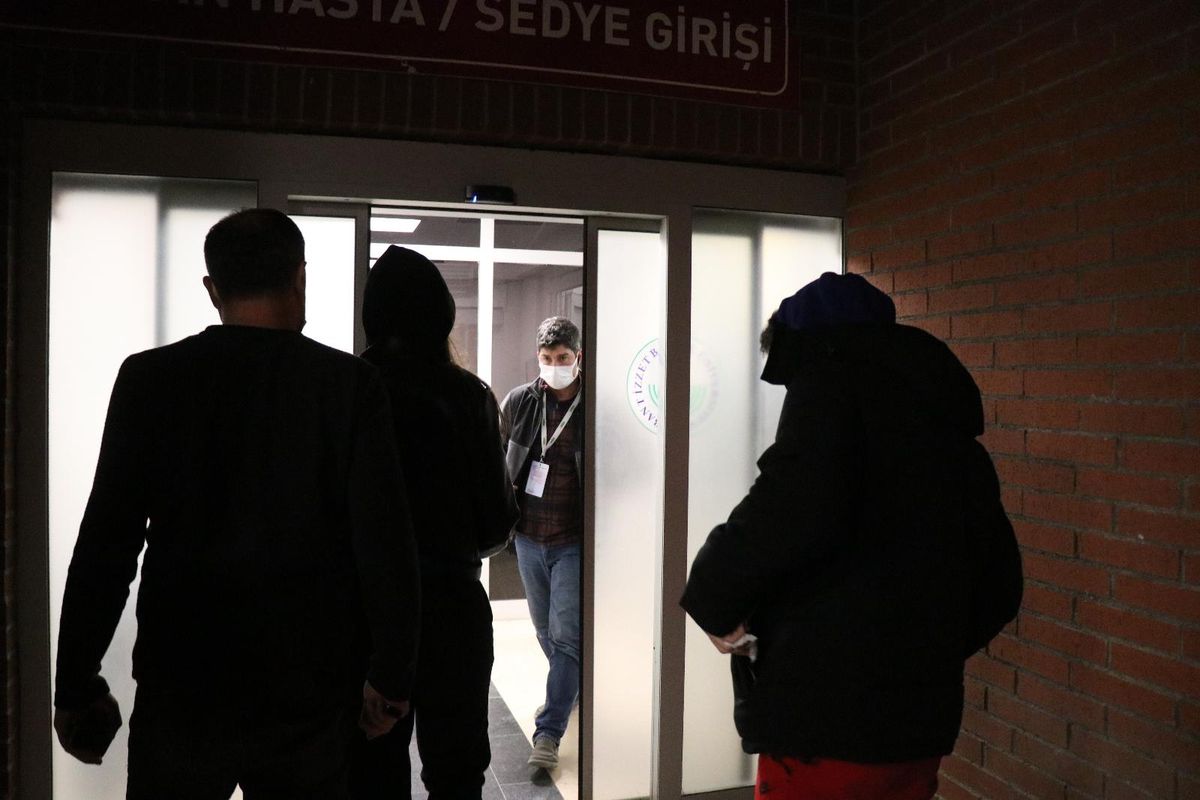 Bolu\'da, Koru Otel\'de kalan 60 öğrenci zehirlenme şüphesiyle hastaneye kaldırıldı