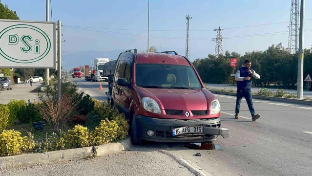 Bursa'da 7 kişinin yaralandığı minibüs kazası güvenlik kamerasında