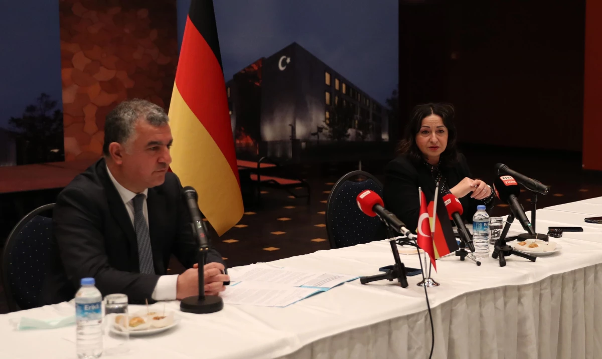 Son dakika haberi | Büyükelçi Şen ve Eyalet Sağlık Bakanı Kalaycı\'dan Almanya\'daki Türklere aşı çağrısı