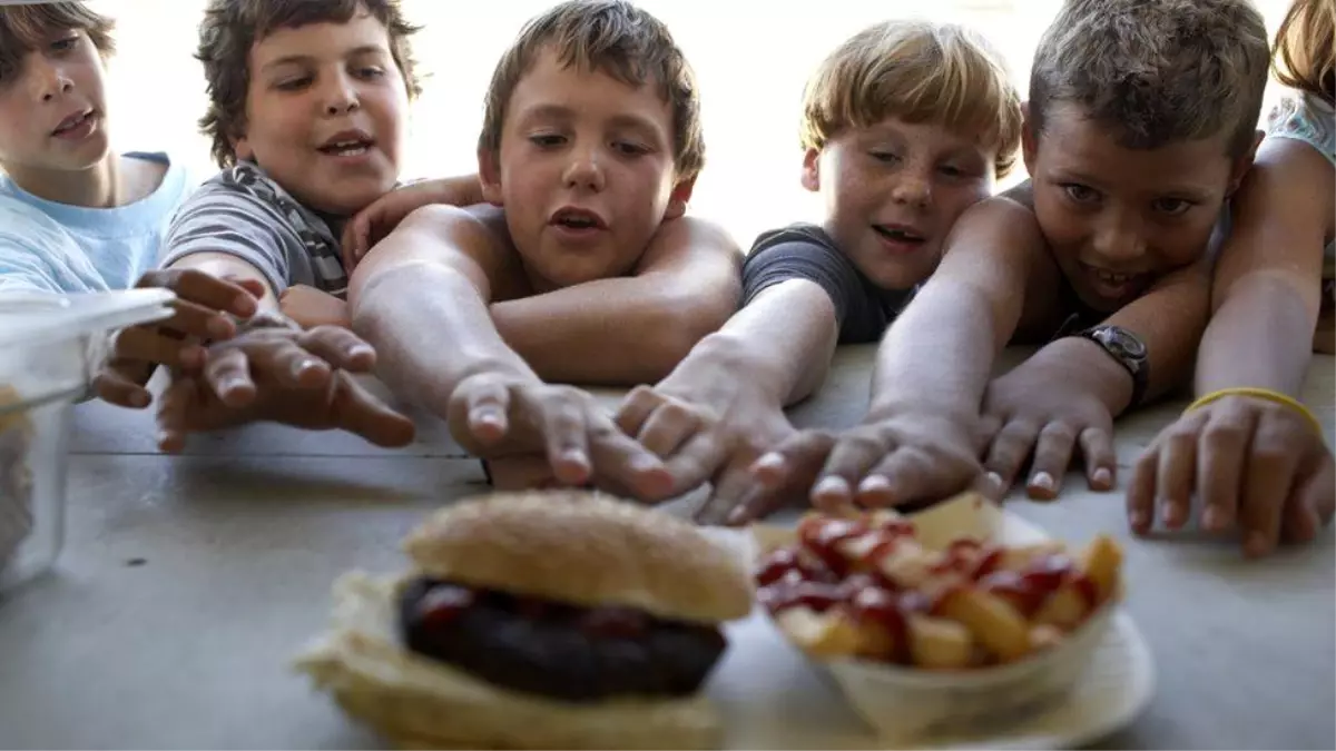 Covid-19 salgını: Pandemi döneminde çocuklarda obezite arttı