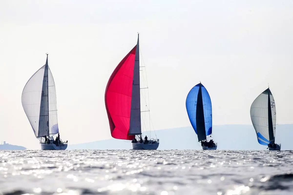 Eayk-Çeşme Marina Atatürk Kupası yarışları Çeşme\'de gerçekleşti