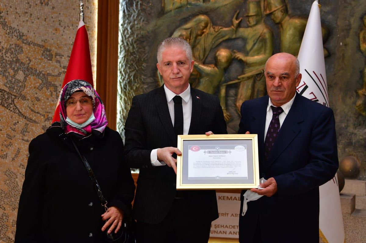 Gaziantep\'te emekli çift bütün birikimlerini eğitim için bağışladı