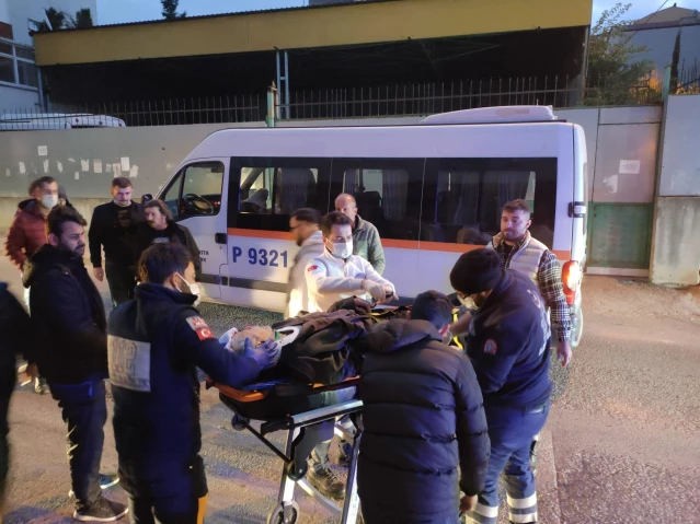 Gebze'de minibüsün çarptığı yaya yaralandı