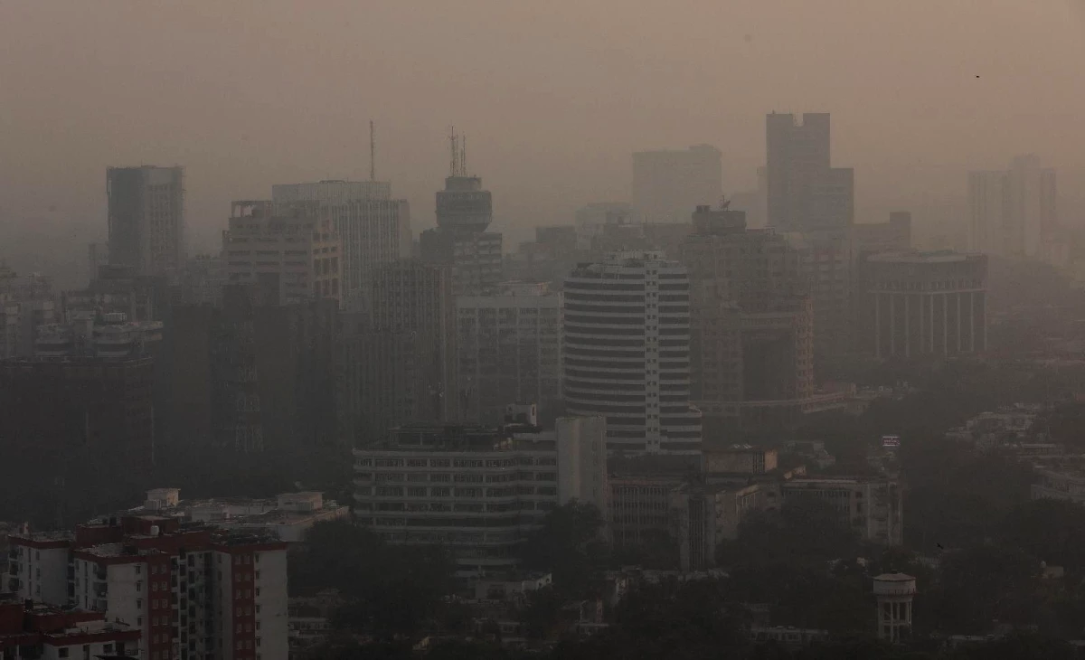 Hindistan\'ın başkenti Yeni Delhi\'de hava kirliliği sebebiyle eğitime süresiz ara verildi
