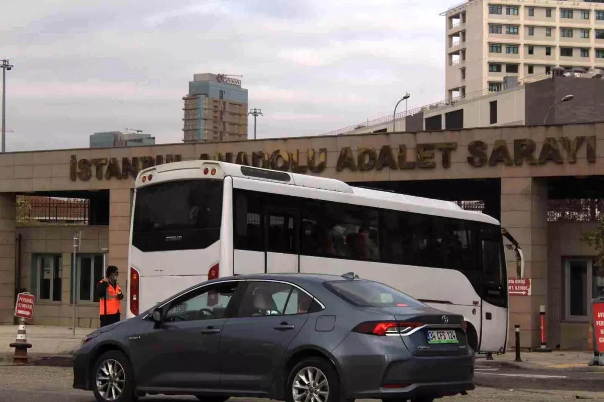 İstanbul\'da yakalanan zehir taciri 32 kişi adliyeye getirildi