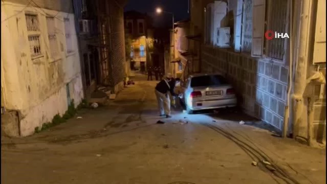 İzmir'de 'yol verme' tartışması silahlı ve bıçaklı kavgaya dönüştü: 6 yaralı