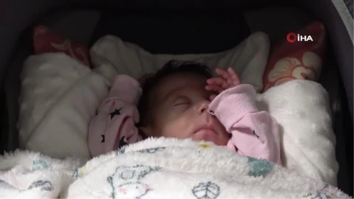 Kahramanmaraş\'ta 495 gram dünyaya gelen bebek 4 ay sonra ailesine kavuştu