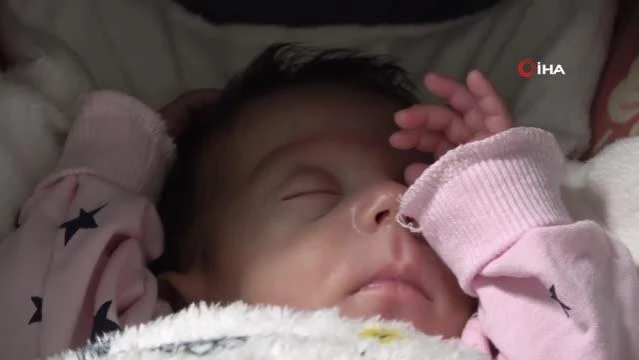 Kahramanmaraş'ta 495 gram dünyaya gelen bebek 4 ay sonra ailesine kavuştu