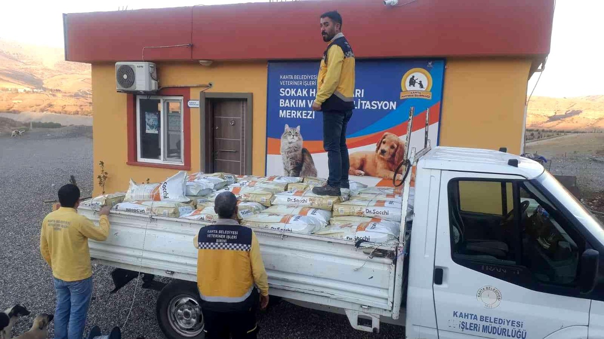 Kahta Hayvan Bakım Merkez\'ine 2 ton mama desteği