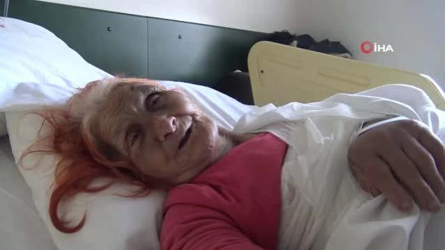 Kaybolduktan 5 gün sonra İHA muhabirinin bulduğu yaşlı kadın yaşama tutunmaya çalışıyor